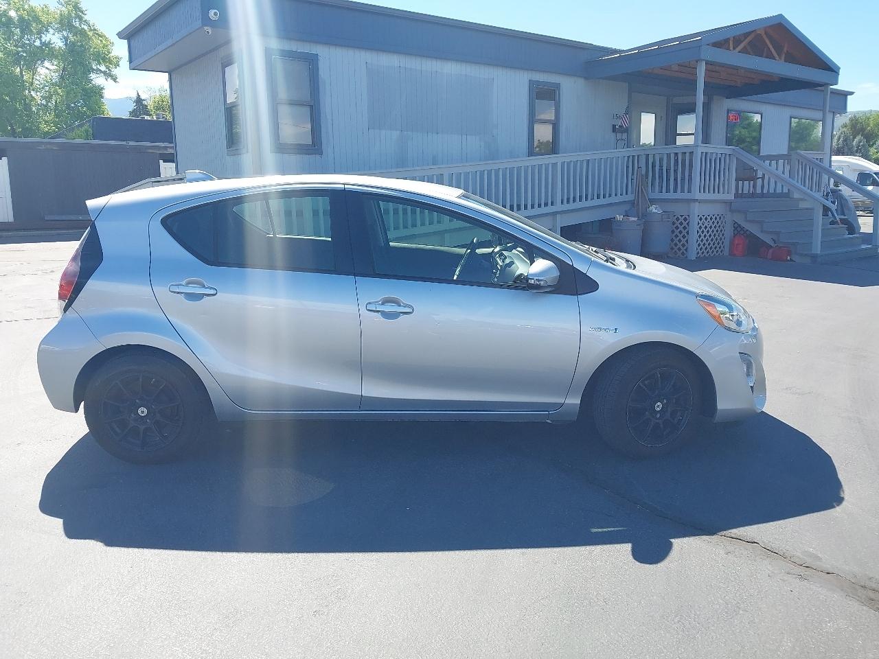 Toyota Prius c 5dr HB Three (Natl) 2015