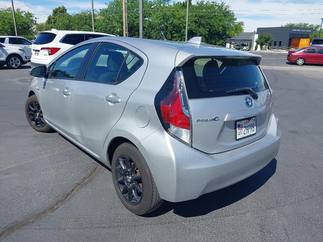 Toyota Prius c 5dr HB Three (Natl) 2015