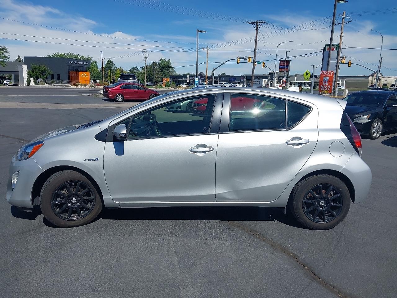 Toyota Prius c 5dr HB Three (Natl) 2015