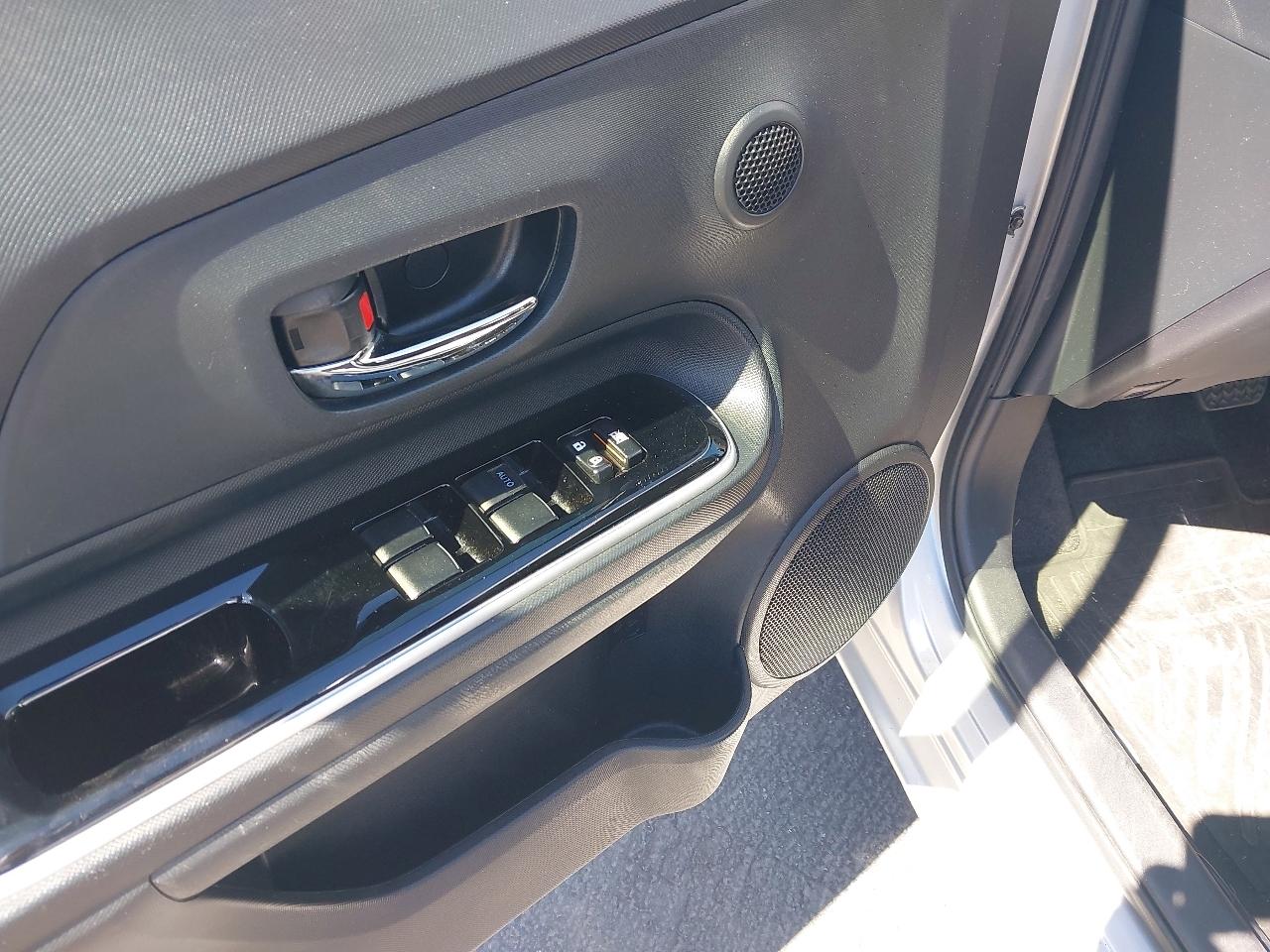 Toyota Prius c 5dr HB Three (Natl) 2015