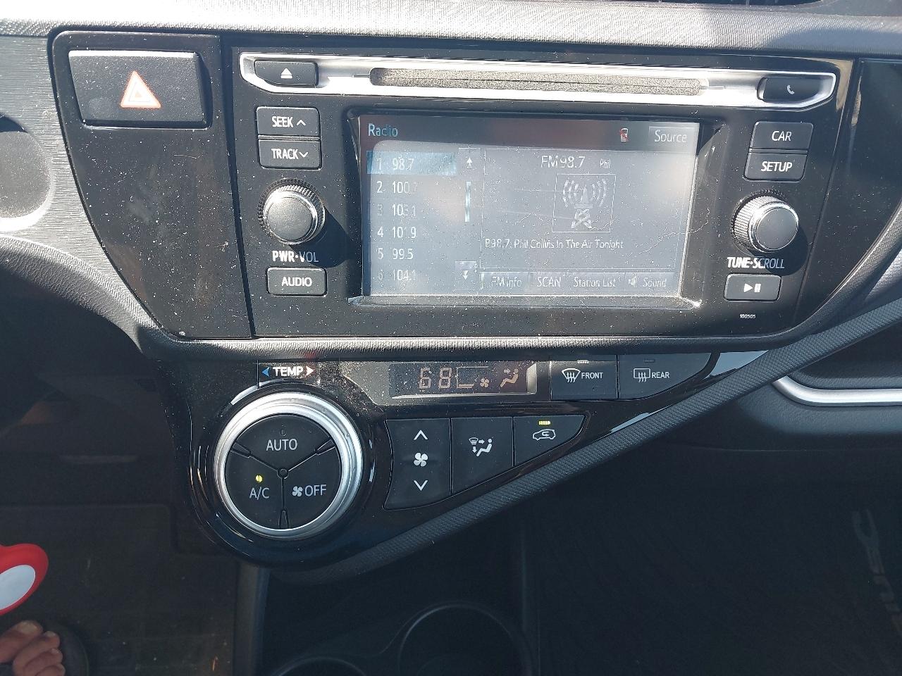 Toyota Prius c 5dr HB Three (Natl) 2015