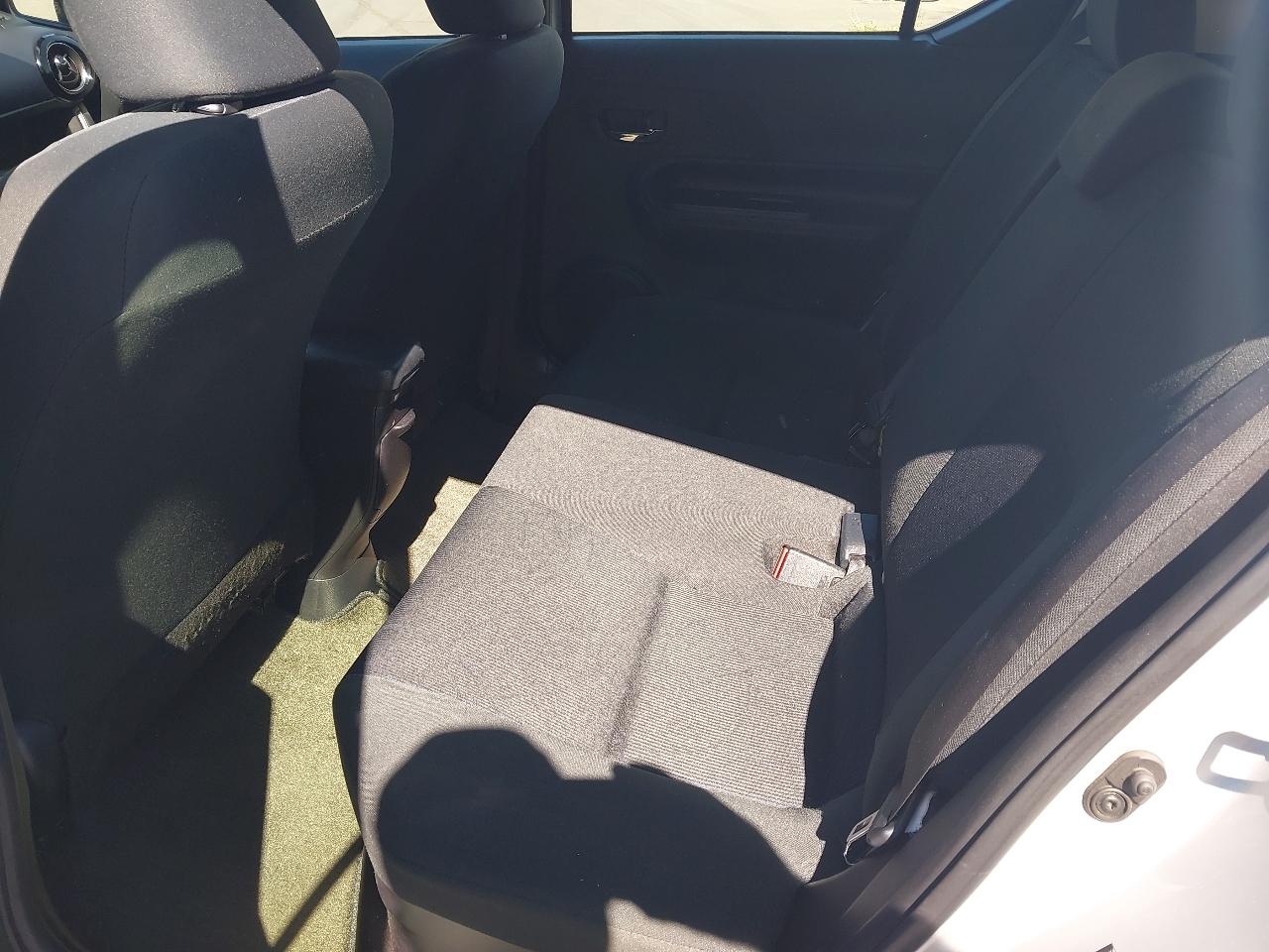 Toyota Prius c 5dr HB Three (Natl) 2015