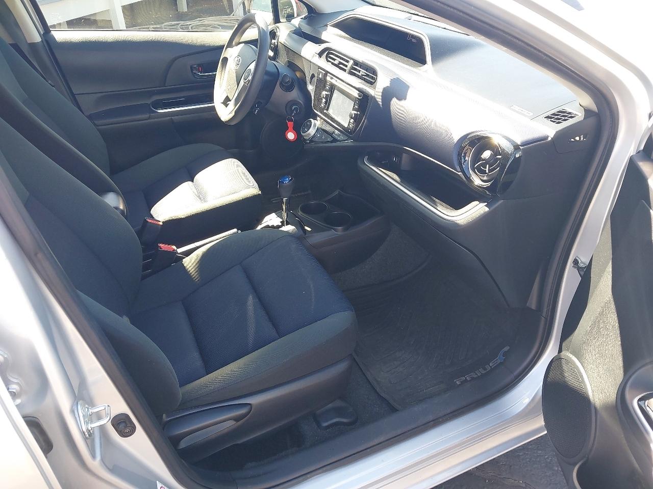 Toyota Prius c 5dr HB Three (Natl) 2015