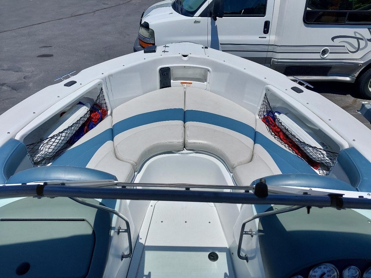 Triumph Ski Boat  2006