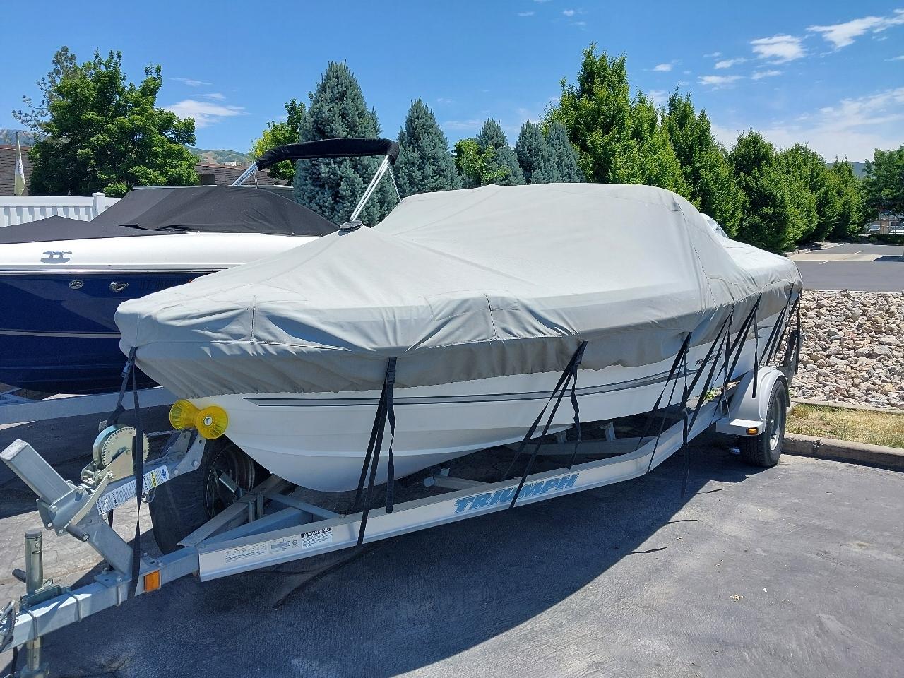 Triumph Ski Boat  2006