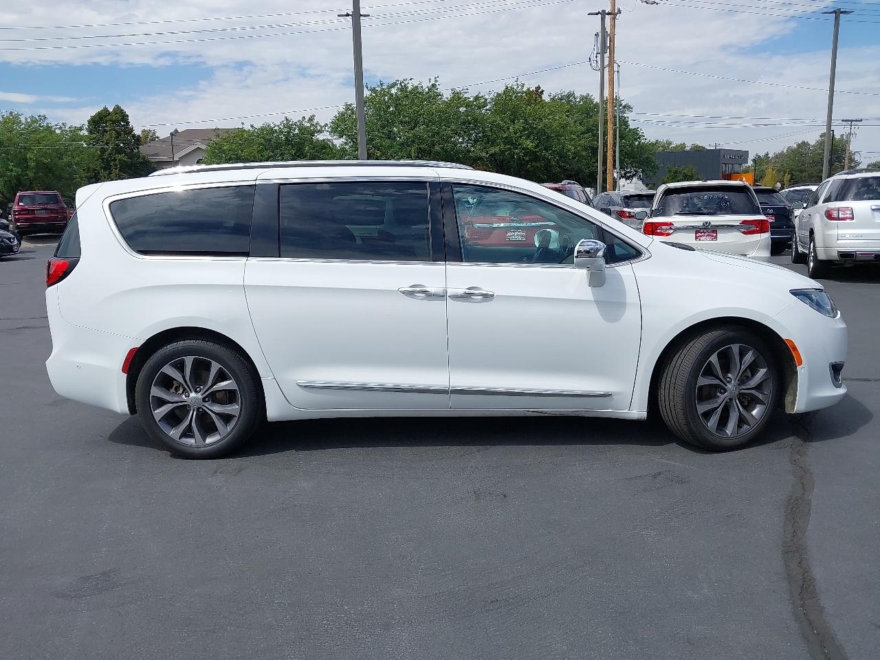 Chrysler Pacifica Limited FWD 2017