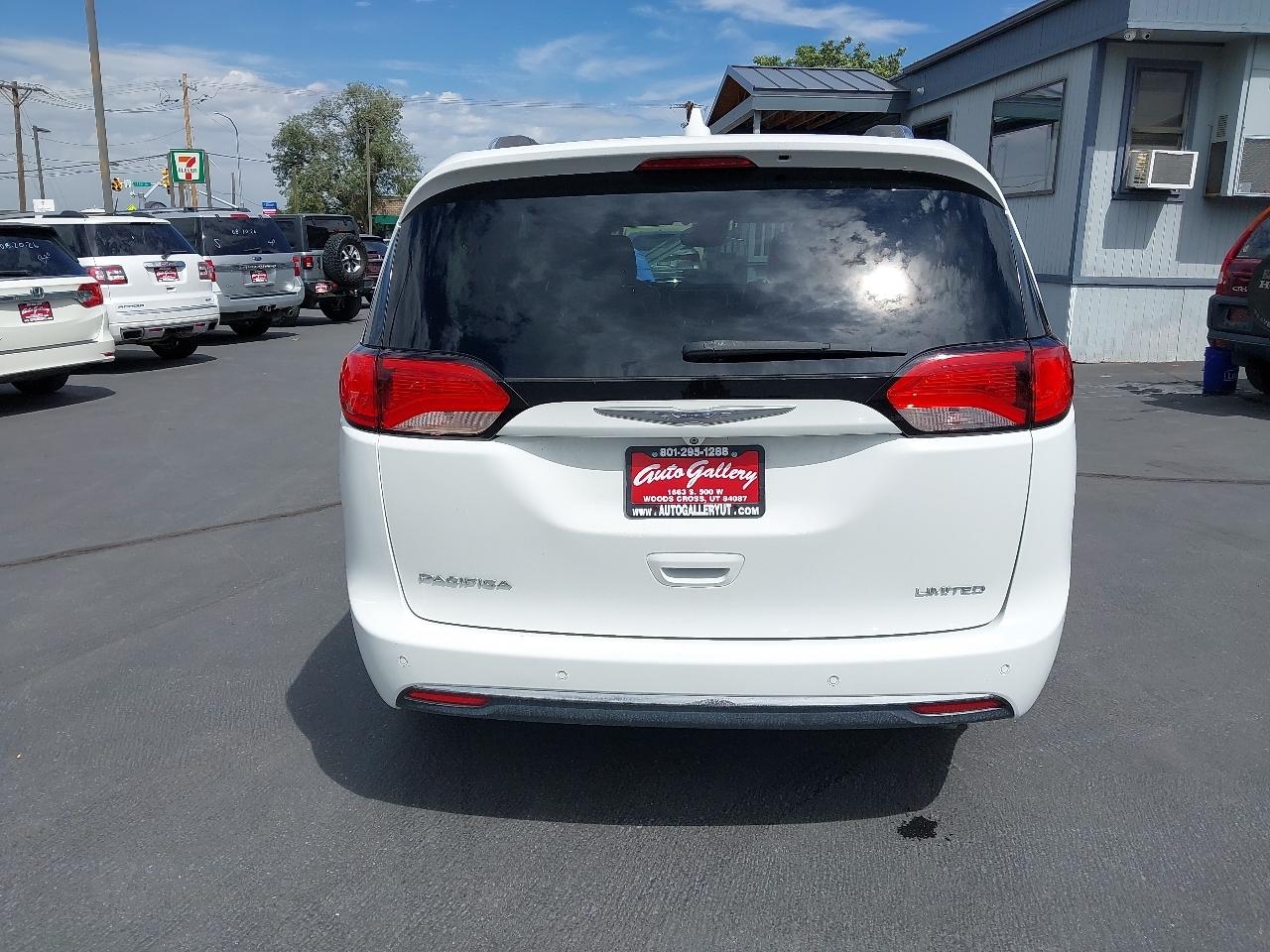 Chrysler Pacifica Limited FWD 2017