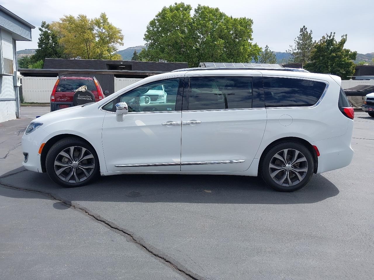 Chrysler Pacifica Limited FWD 2017