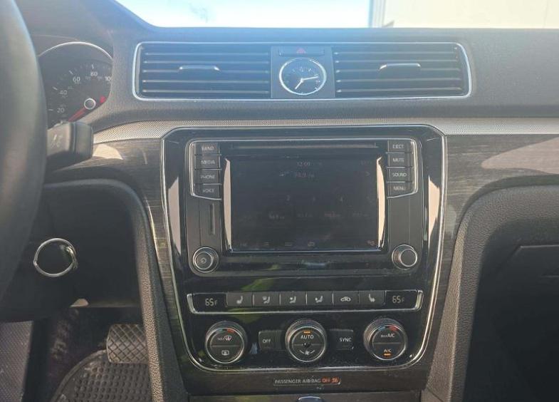 Volkswagen Passat 4dr Sdn 1.8T Auto SE 2016