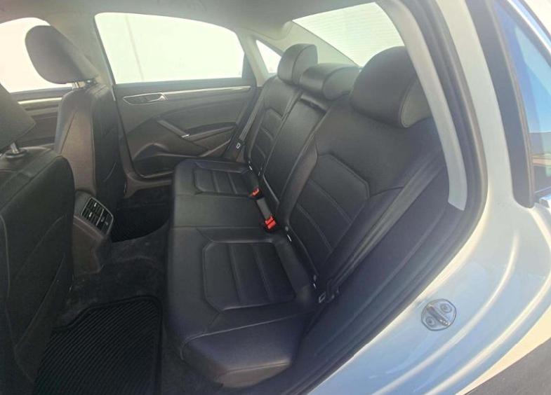 Volkswagen Passat 4dr Sdn 1.8T Auto SE 2016