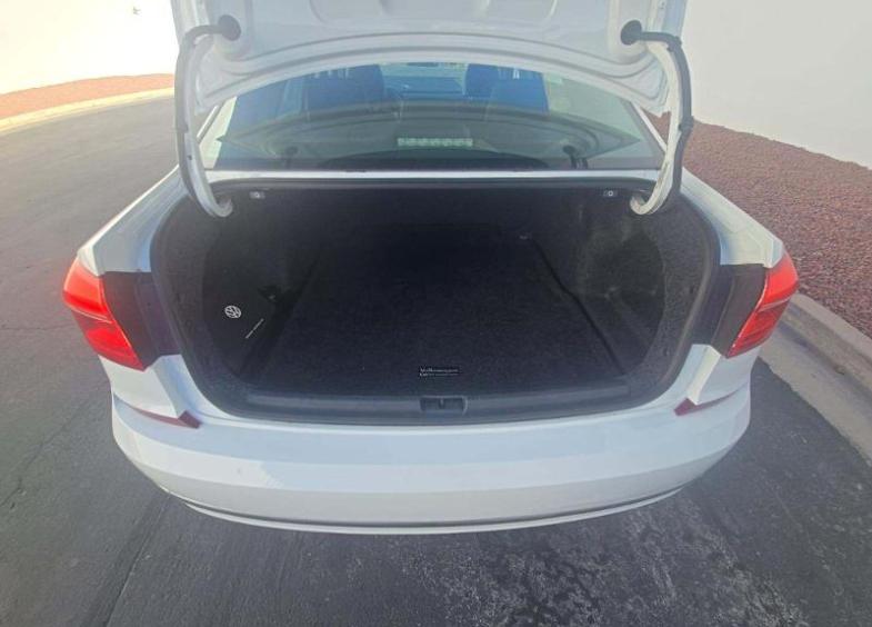 Volkswagen Passat 4dr Sdn 1.8T Auto SE 2016