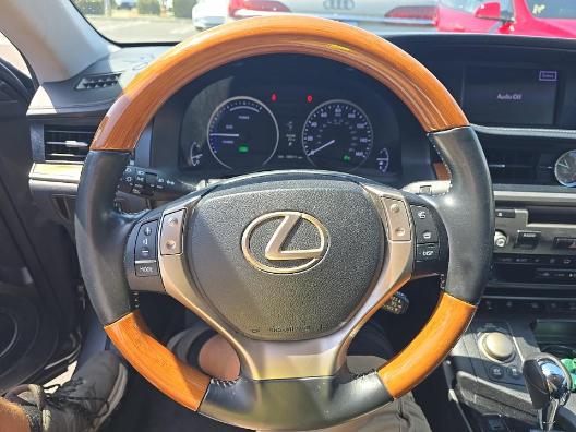 Lexus ES 300h 4dr Sdn Hybrid 2013