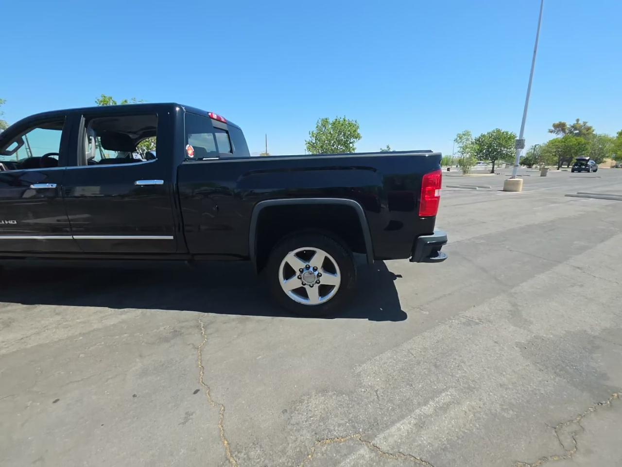 GMC Sierra 2500HD 4WD Crew Cab 153.7" Denali 2015