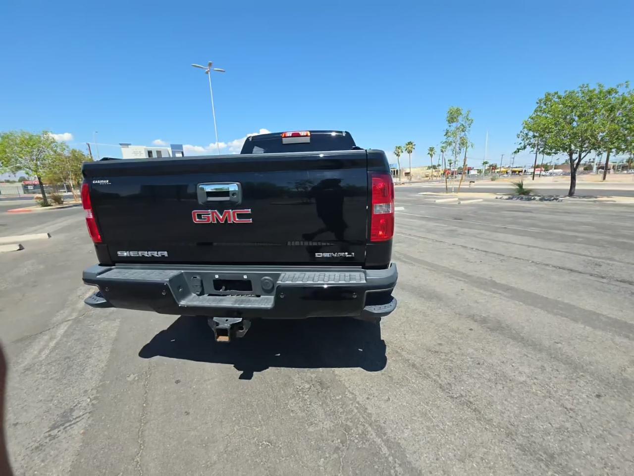 GMC Sierra 2500HD 4WD Crew Cab 153.7" Denali 2015