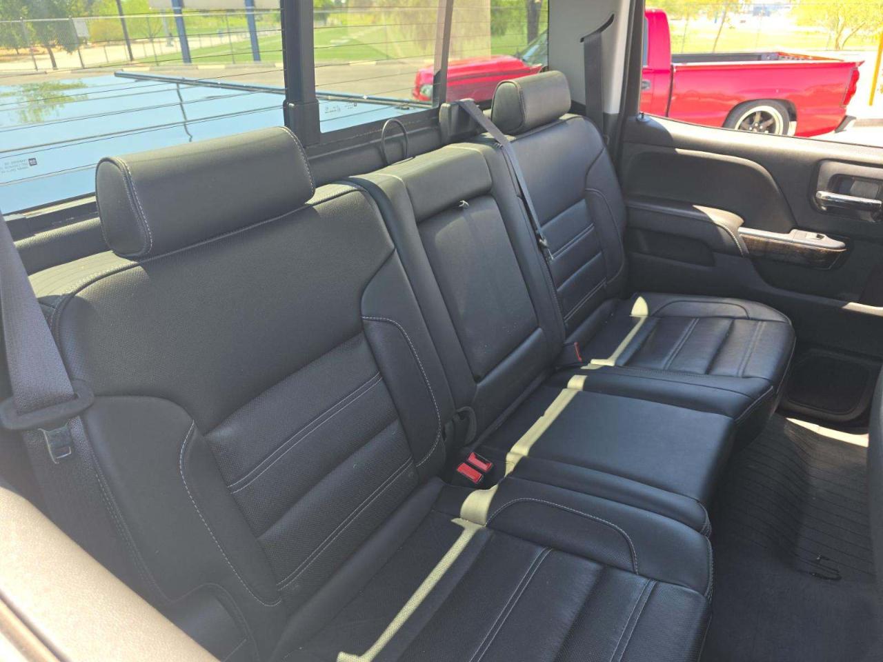 GMC Sierra 2500HD 4WD Crew Cab 153.7" Denali 2015