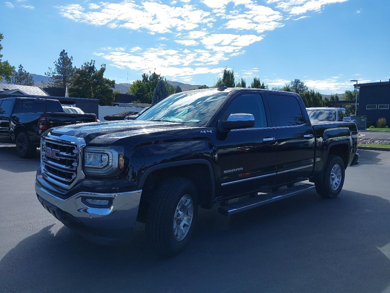 GMC Sierra 1500 4WD Crew Cab 143.5" SLT 2017