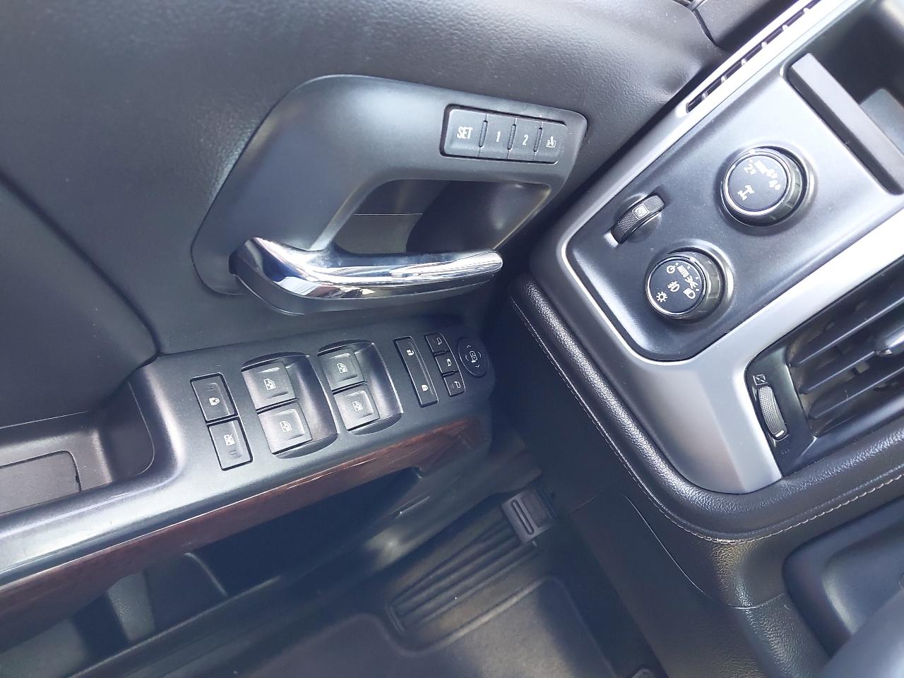GMC Sierra 1500 4WD Crew Cab 143.5" SLT 2017