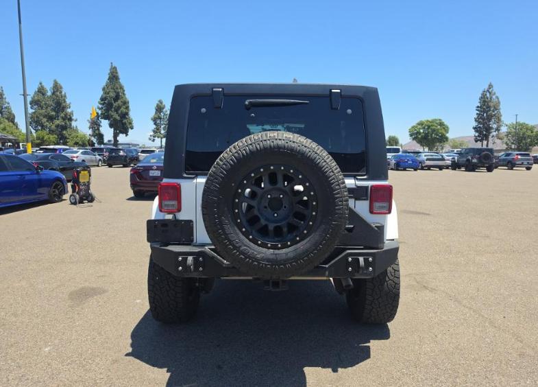 Jeep Wrangler Unlimited 4WD 4dr Sahara 2012