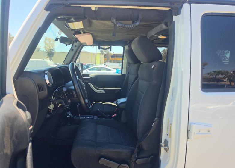 Jeep Wrangler Unlimited 4WD 4dr Sahara 2012