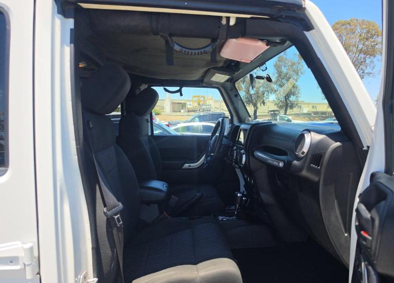 Jeep Wrangler Unlimited 4WD 4dr Sahara 2012