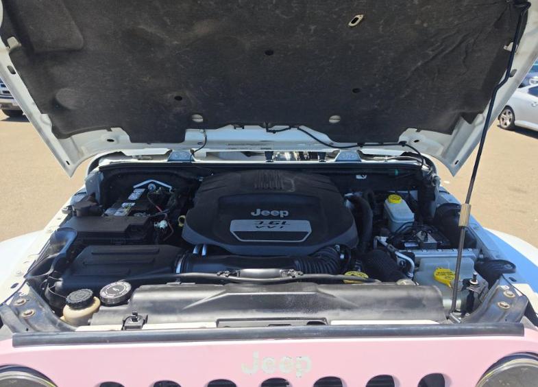 Jeep Wrangler Unlimited 4WD 4dr Sahara 2012