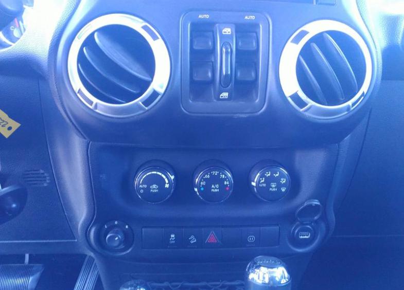 Jeep Wrangler Unlimited 4WD 4dr Sahara 2012