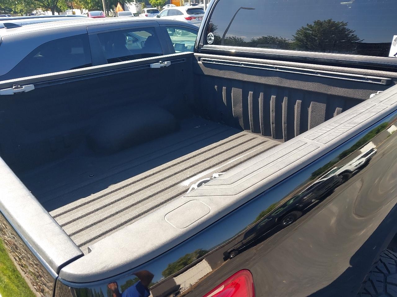 Toyota Tundra 4WD Truck CrewMax 5.7L V8 6-Spd AT LTD (Natl) 2011
