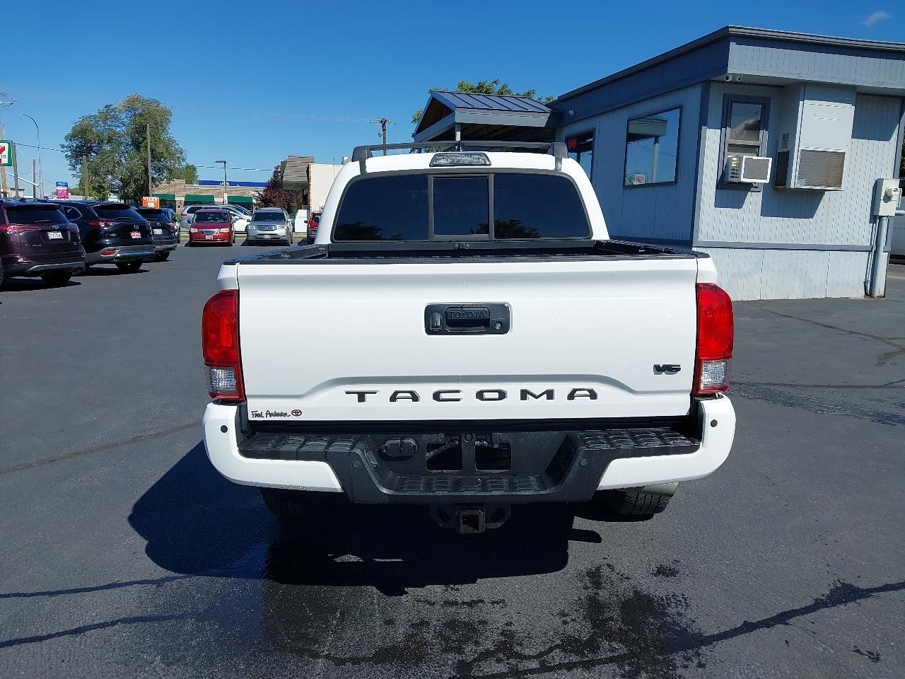 Toyota Tacoma 4WD Double Cab V6 AT TRD Off Road (Natl) 2016