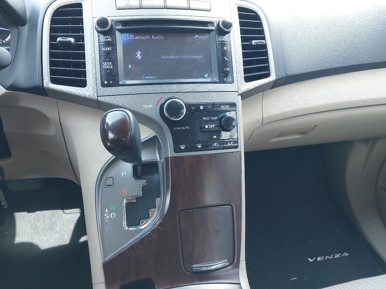 Toyota Venza 4dr Wgn I4 FWD XLE (Natl) 2013