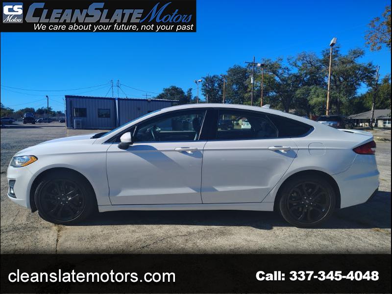 2020 Ford Fusion SE's photo