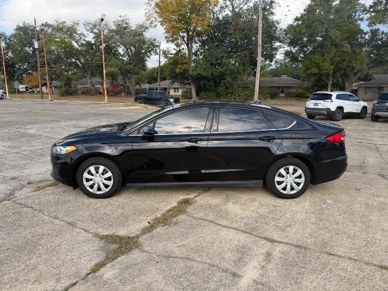 Ford Fusion S 2020