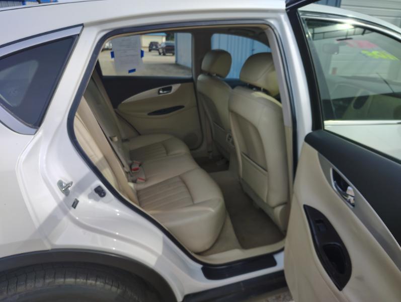 Infiniti QX50 Base RWD 2017