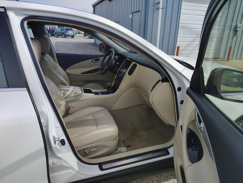 Infiniti QX50 Base RWD 2017