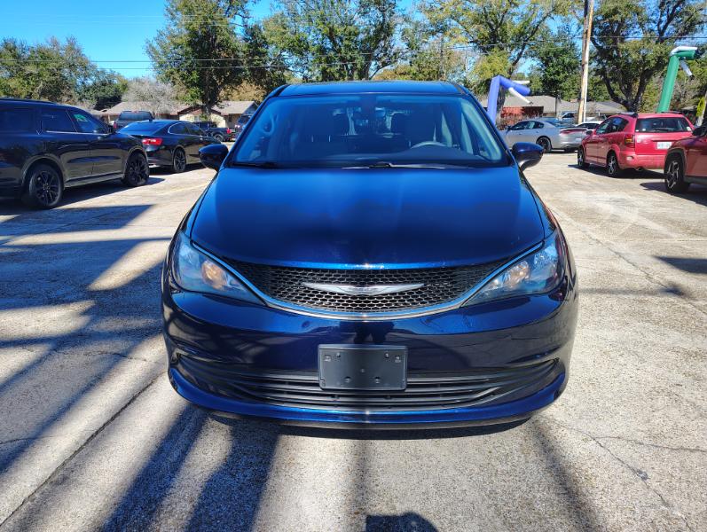 Chrysler Pacifica LX 2017