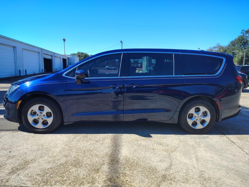 Chrysler Pacifica LX 2017