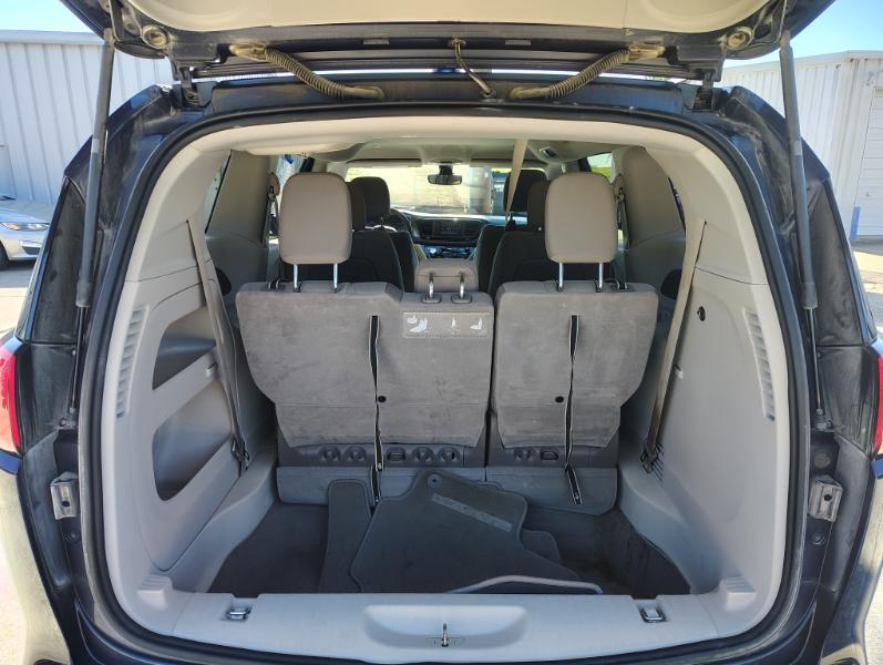 Chrysler Pacifica LX 2017