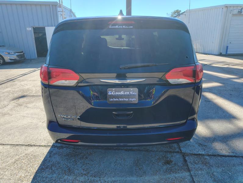 Chrysler Pacifica LX 2017