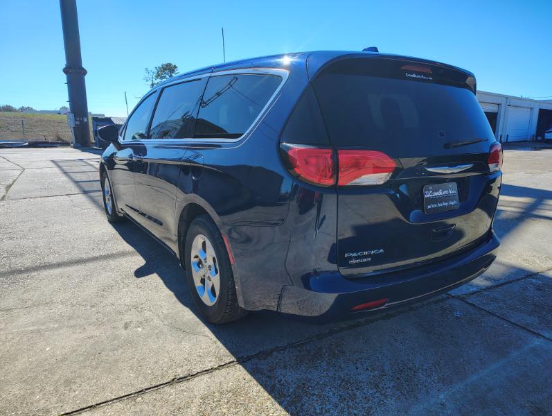 Chrysler Pacifica LX 2017