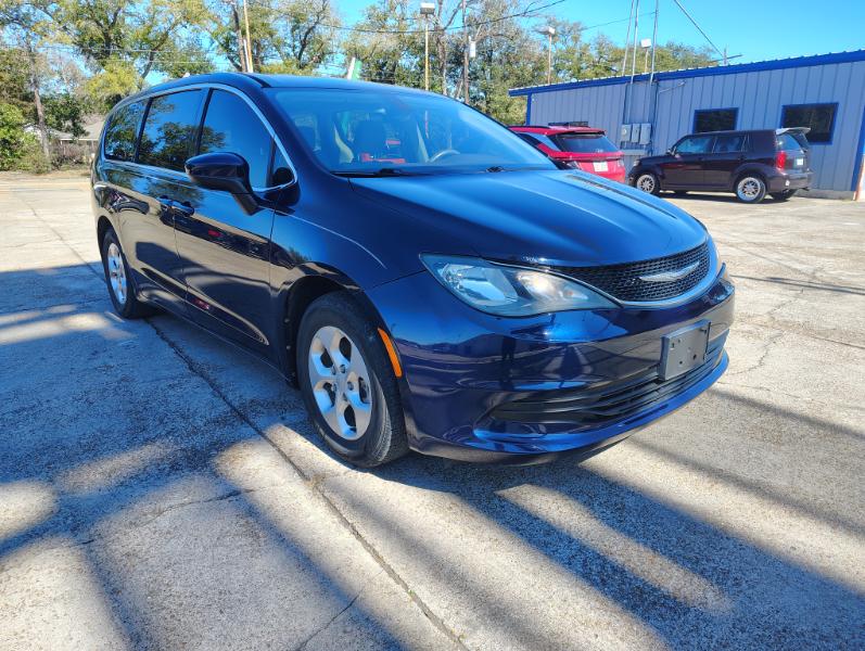 Chrysler Pacifica LX 2017