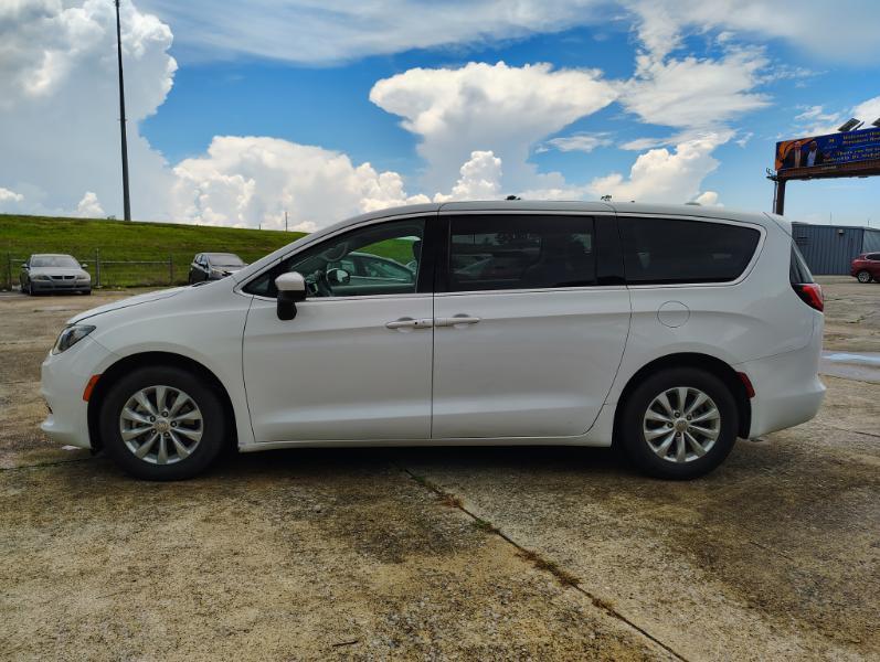 Chrysler Pacifica LX 2019