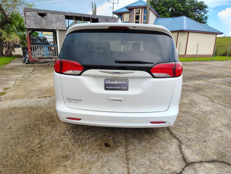 Chrysler Pacifica LX 2019