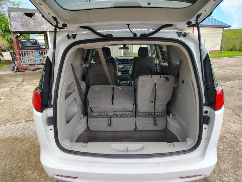 Chrysler Pacifica LX 2019