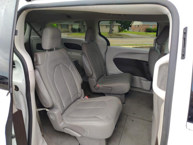 Chrysler Pacifica LX 2019