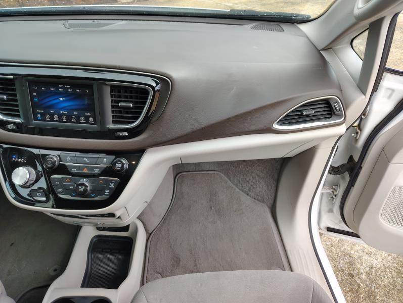 Chrysler Pacifica LX 2019
