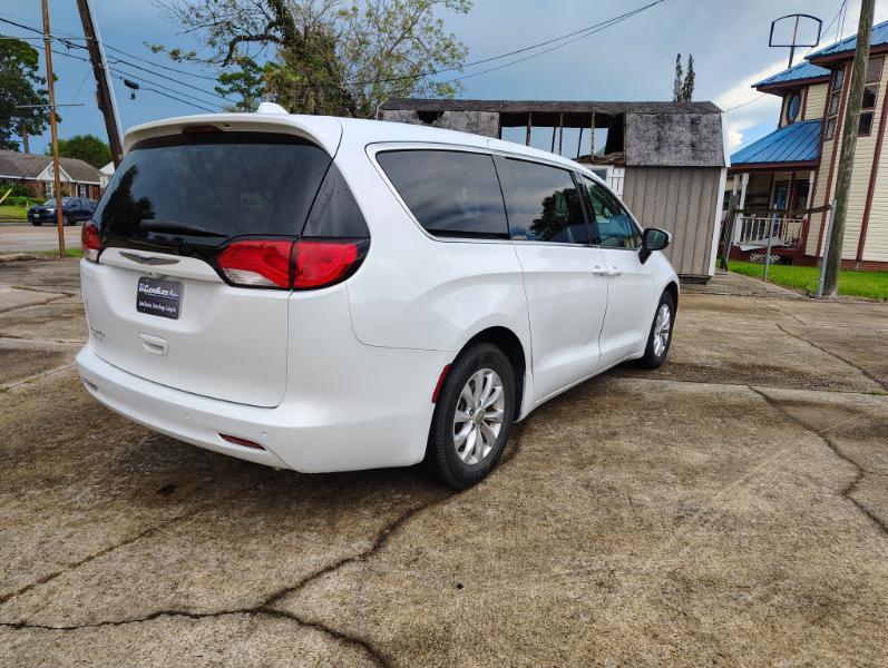 Chrysler Pacifica LX 2019