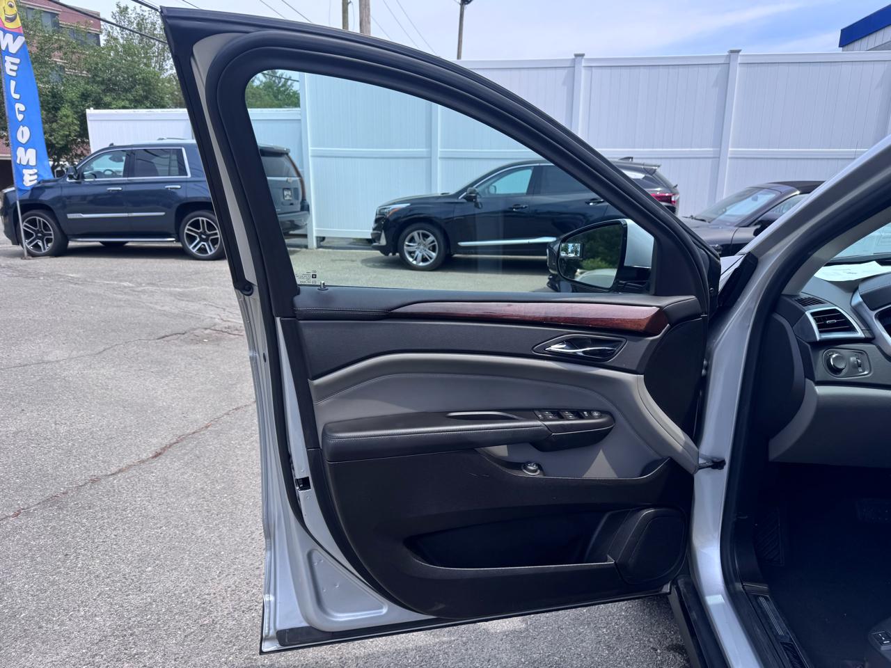 Cadillac SRX Luxury Collection AWD 2011
