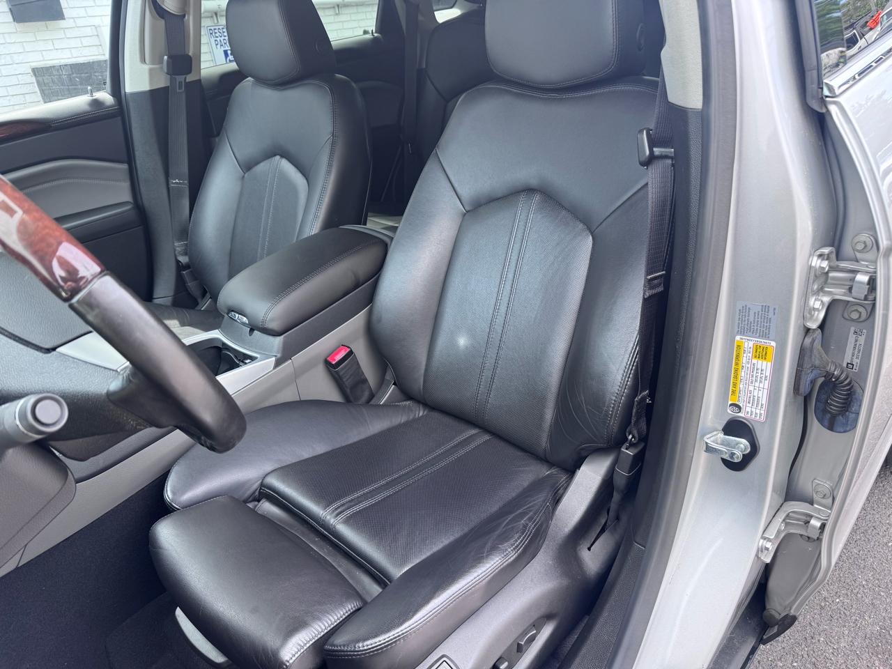 Cadillac SRX Luxury Collection AWD 2011