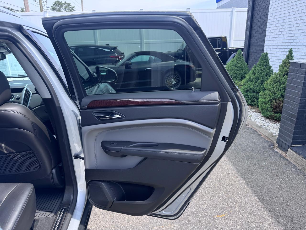 Cadillac SRX Luxury Collection AWD 2011