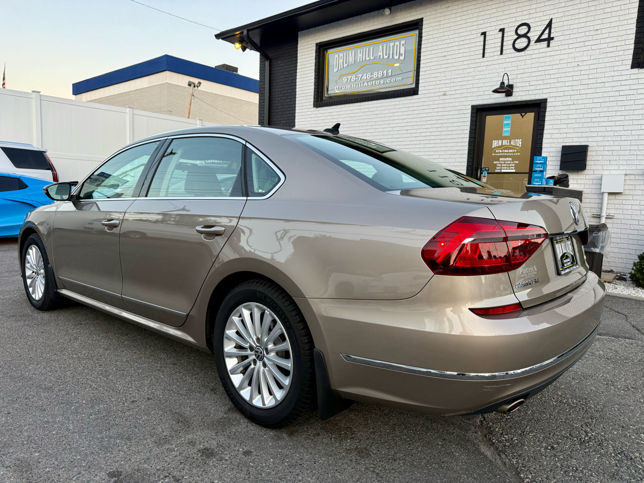 2017 Volkswagen Passat SE photo 2