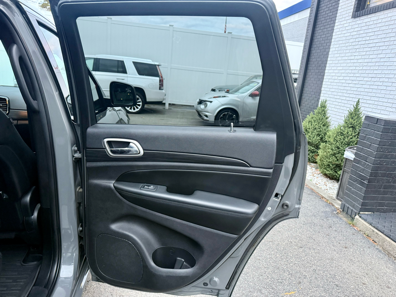 Jeep Grand Cherokee 4WD 4dr Laredo Altitude 2020 Jeep Grand Cherokee 4WD 4dr Laredo Altitude 2020